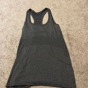 Swiftly Lululemon tank in grey!